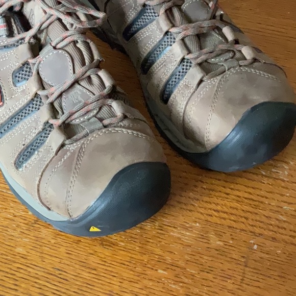 Keen Brown Athletic Shoes with Wide Toe Protection - Picture 7 of 10